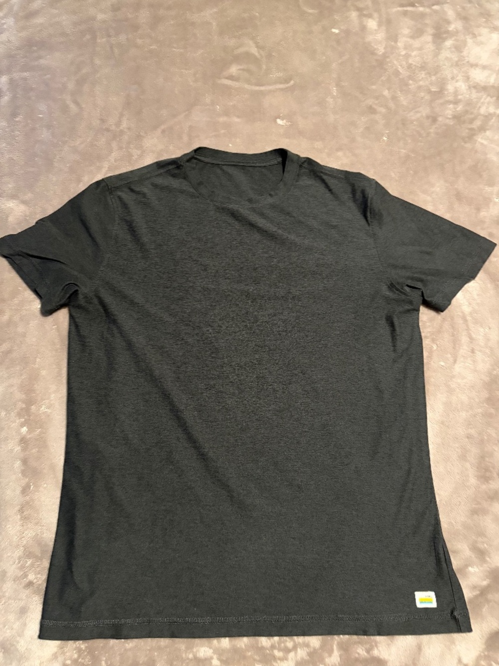 Vuori Strato Tech Tee - Medium - Charcoal Heather